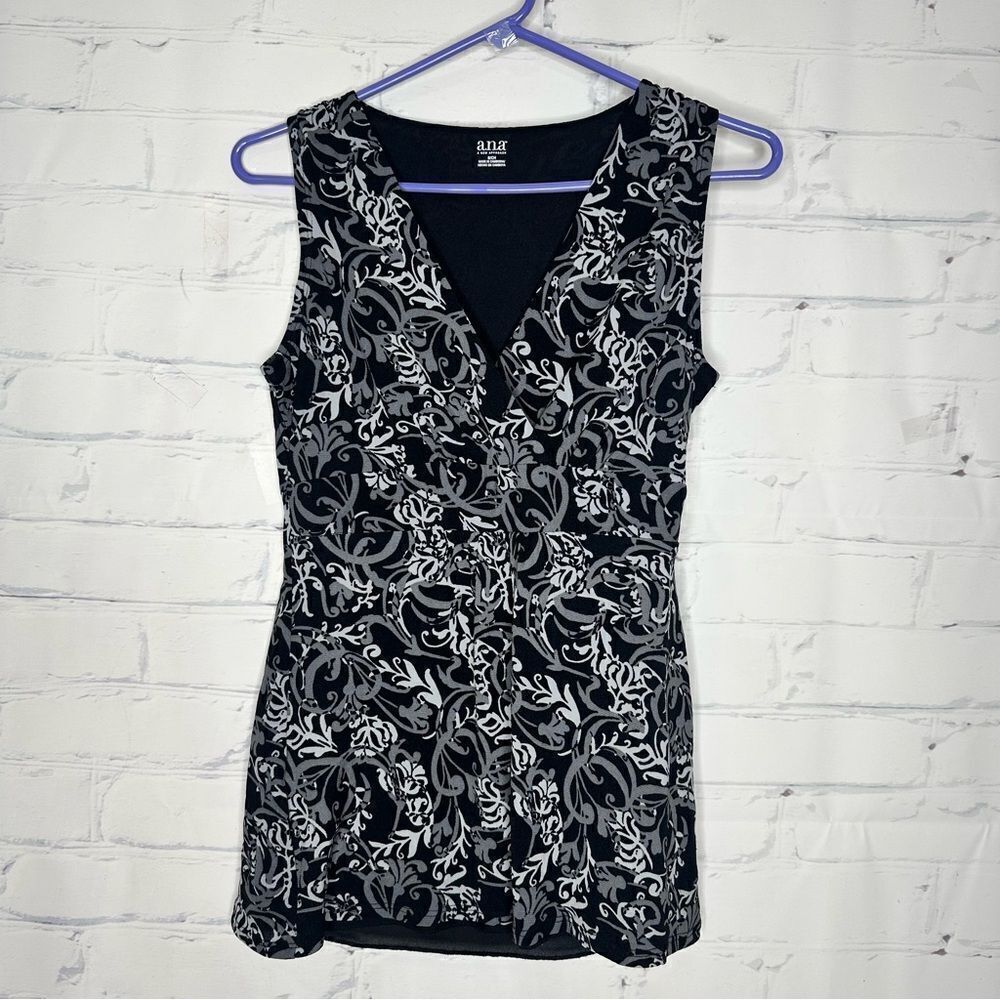 Ana small top
